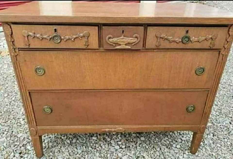 Vintage Solid Wood Dresser - 5 Drawers
