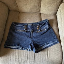 low waisted shorts 🩳 size (5/6)