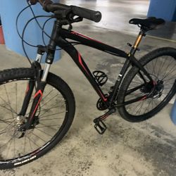 Specialized Hardrock.  27 Speed M-large Lightweight Aluminum Frame With Hydraulic Disc Brakes 
