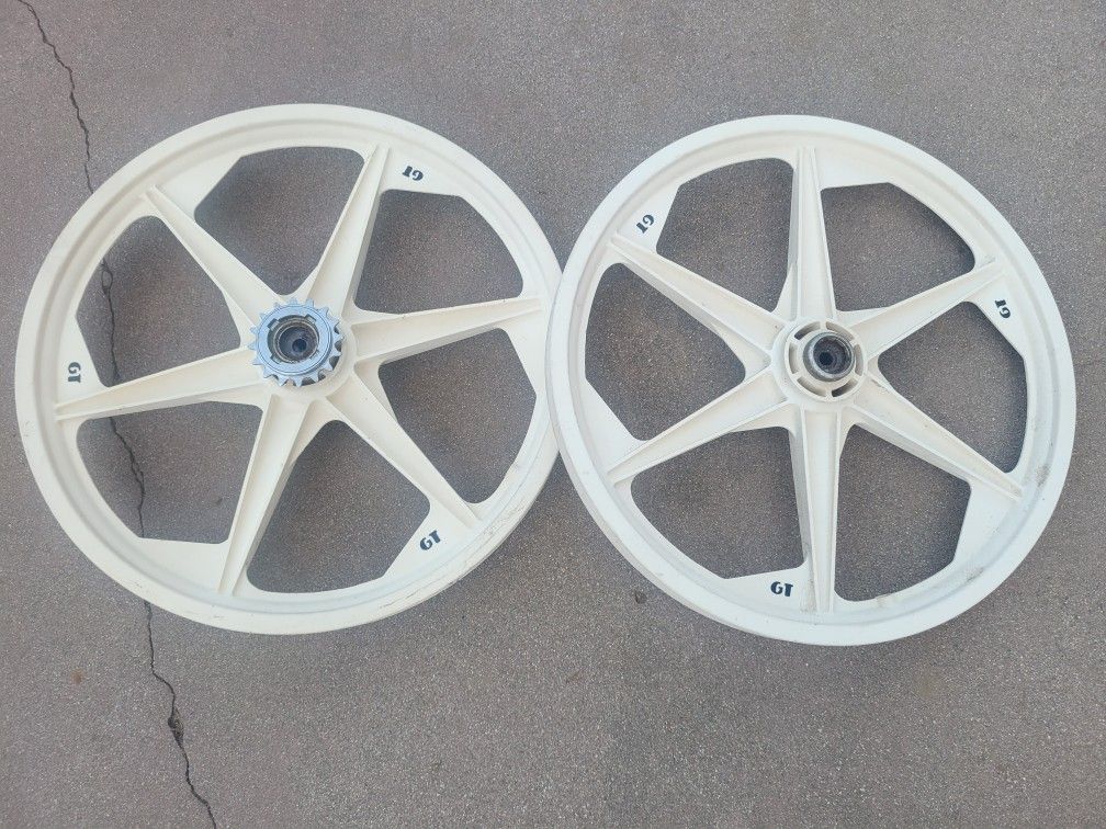 White GT Mags