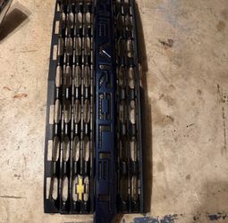 2020 Silverado front grille  Oem