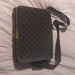Louis Vuitton Large Monogram Messenger Bag 