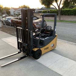 2022 Caterpillar Electric Forklift