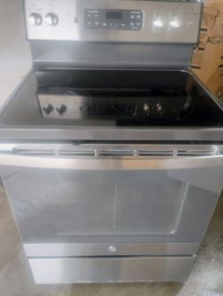 G E Electric Range. Stainless Steel 