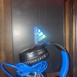40$ For Both Brand New Adidas And Brand New Turtle Beach Headphones 
