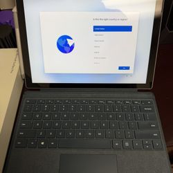 Microsoft Surface pro 7 8GB/256GB SSD W/Extras