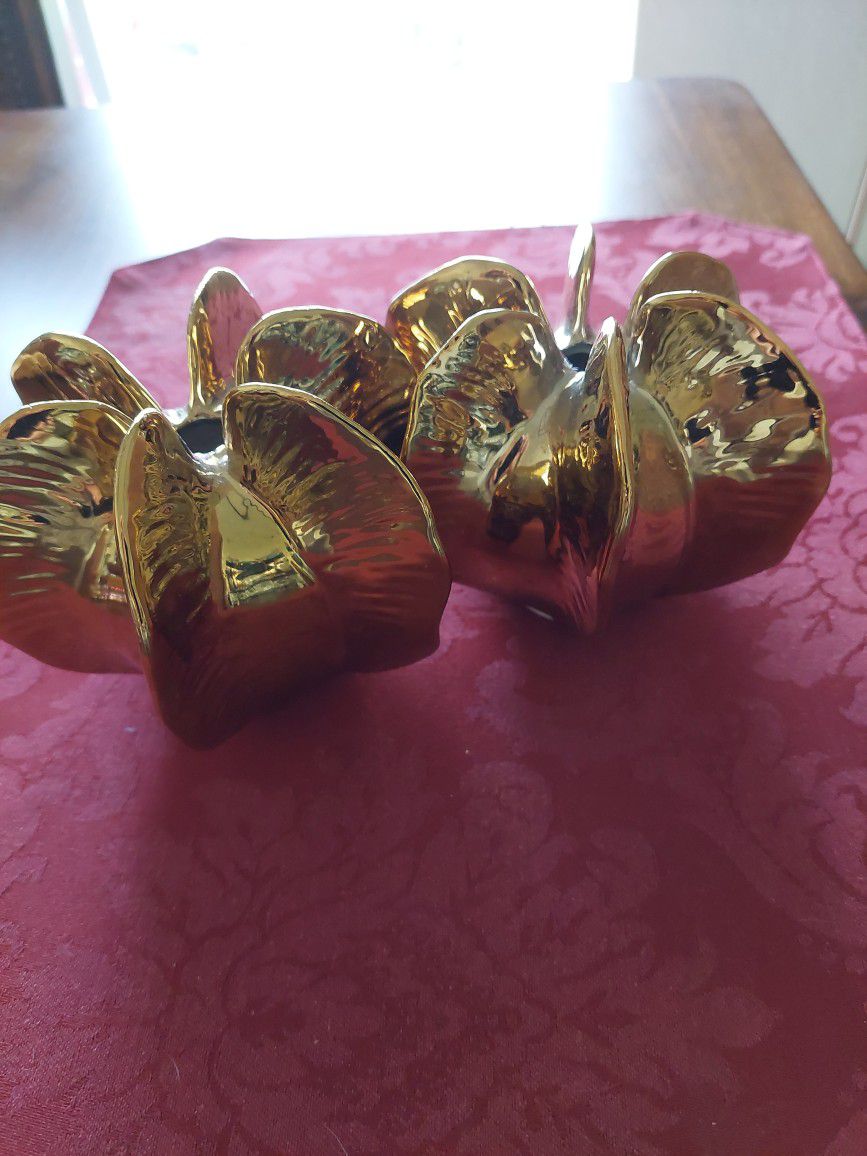 SMALL GOLD PETAL CANDLE HOLDERS 