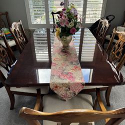 Beautiful Table With 8 Chairs