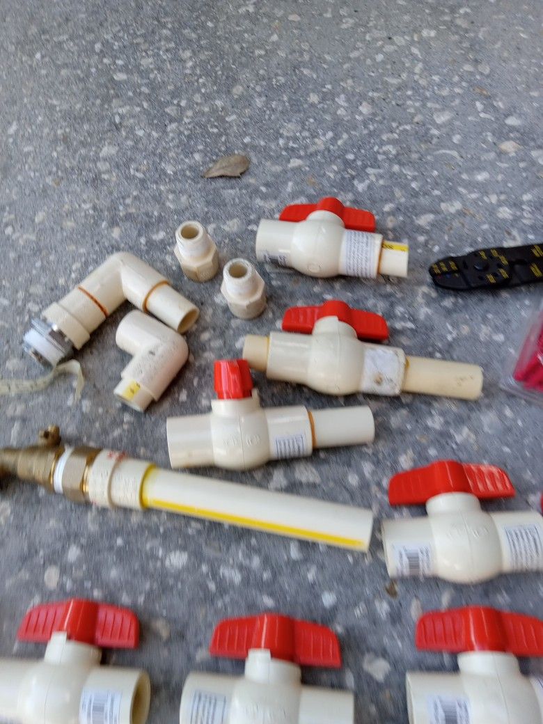 Bunch Of 3/4 Cpvc Fittings Never Been Used $15