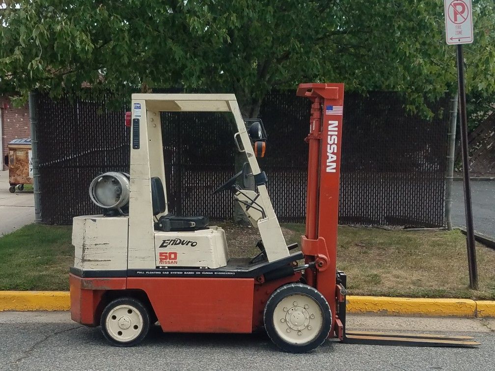 Nissan 5000lb. forklift