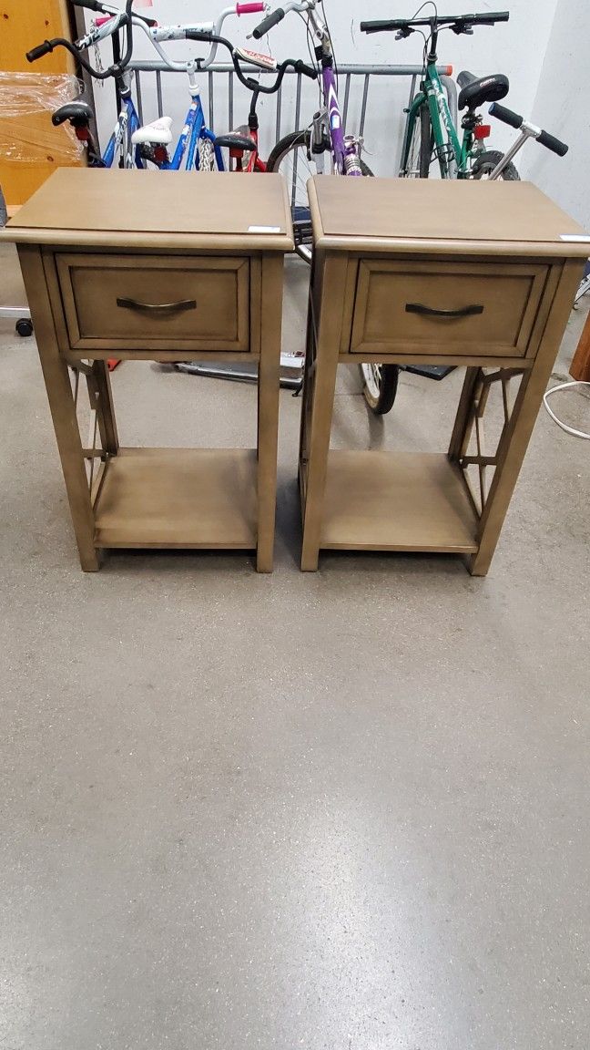 Walter of Wabash Light brown 1 drawer end table