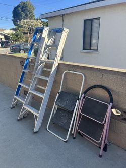 Werner 6 ft. H Aluminum Step Ladder 2-and 2more Small 