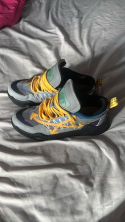 Men’s off whites size 12