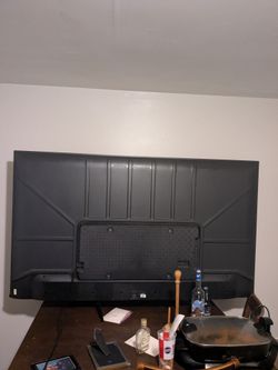 75 inch Hisense smart tv.  No picture, but sound.