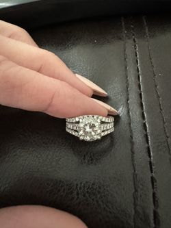 Round Diamond Wedding Ring With Bands