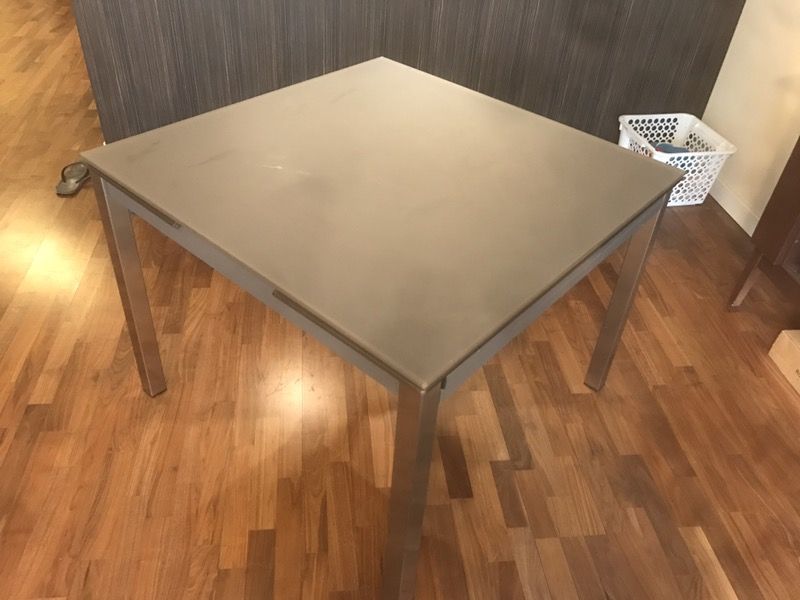 $200 Like New Dining Room Table