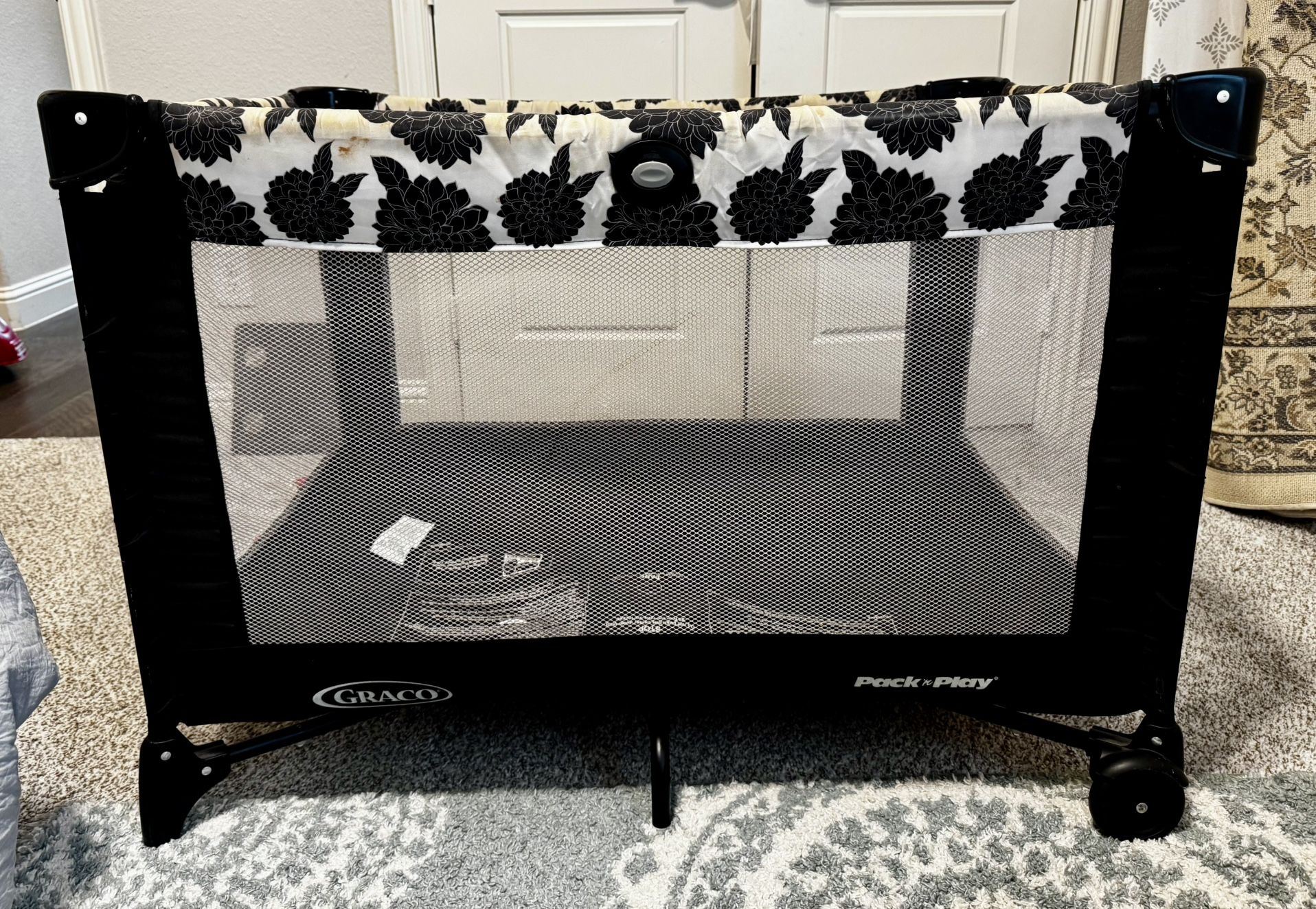 Pack ‘N Play - Graco - Portable/Foldable