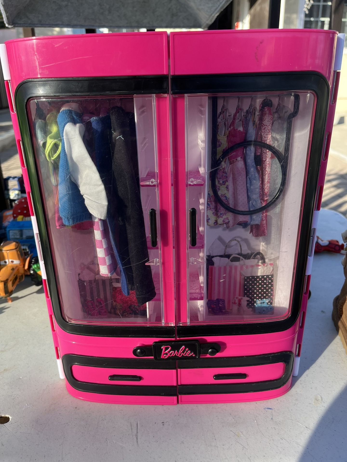 Barbie Closet With Clothes 