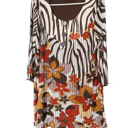 Bay Studio plus Fall Top or Dress with small pleats Autumn Thanksgiving.  Flowers in shades of Brown Orange Red. Buttons on front.  It can be used as 