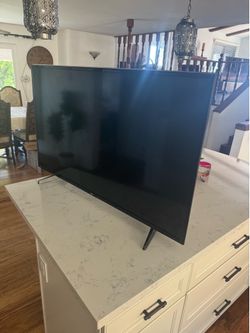 LG 49UH610A 48’5” TV