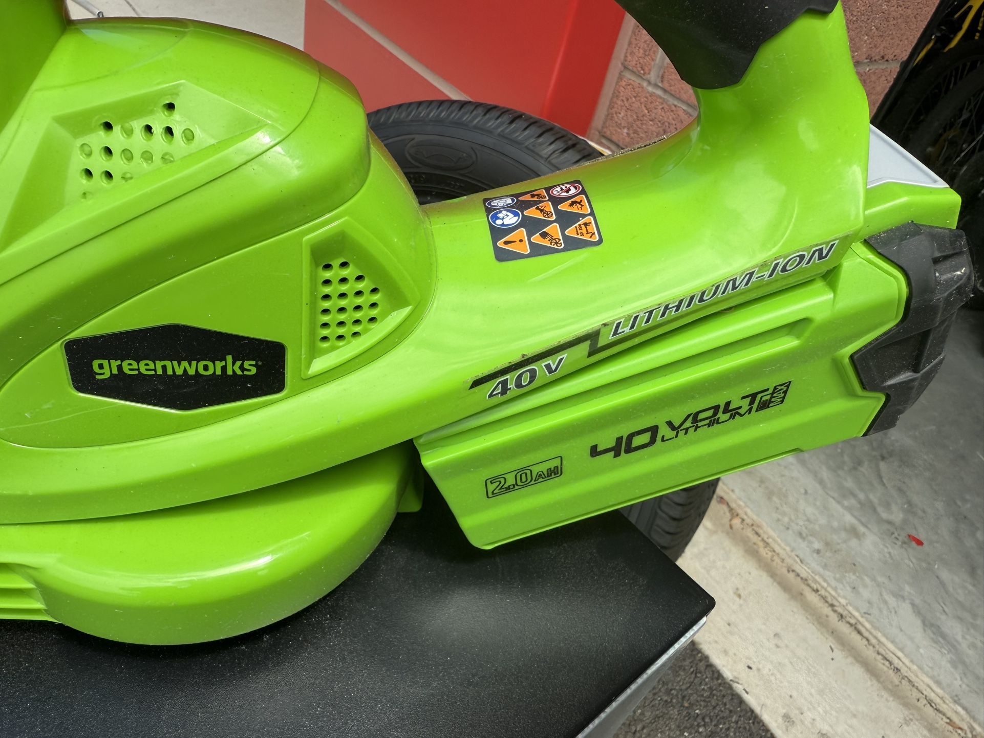Greenworks 40V Cordless Tool – w/ 2.0Ah Battery (Lithium-Ion)