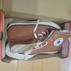 New In Box Converse Shoes Size 7 Women