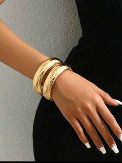 1pair [(2pcs)] Gold Tone Smooth & Snake Skin Patterned Metal Bangle Bracelets With Overlapping Visual Effect,