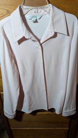 Pretty light pink Petite Sophisticate blouse medium