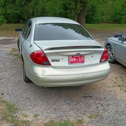 2003 Ford Taurus