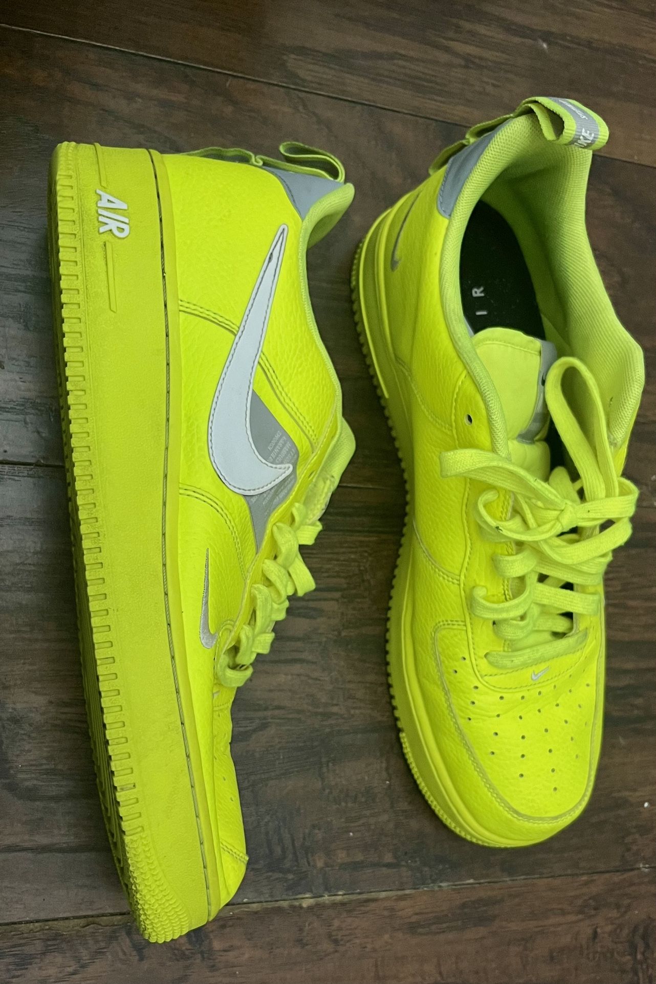 Nike Air Force 1 '07 LV8 Utility (Volt)