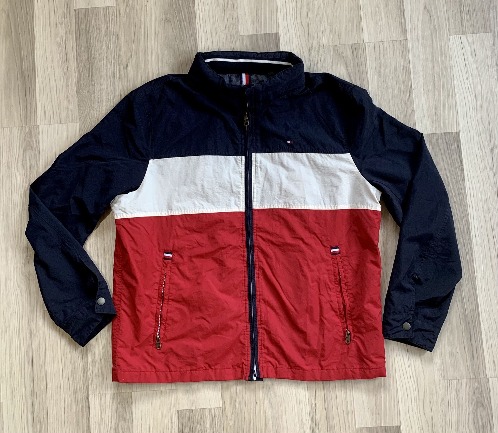 Tommy Hilfiger Windbreaker Jacket w/Hoodie. Size XL. Great Condition, See All Pics 