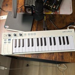 Arturia KeyStep 32-Key Controller & Sequencer USB/MIDI/CV Keyboard Controller