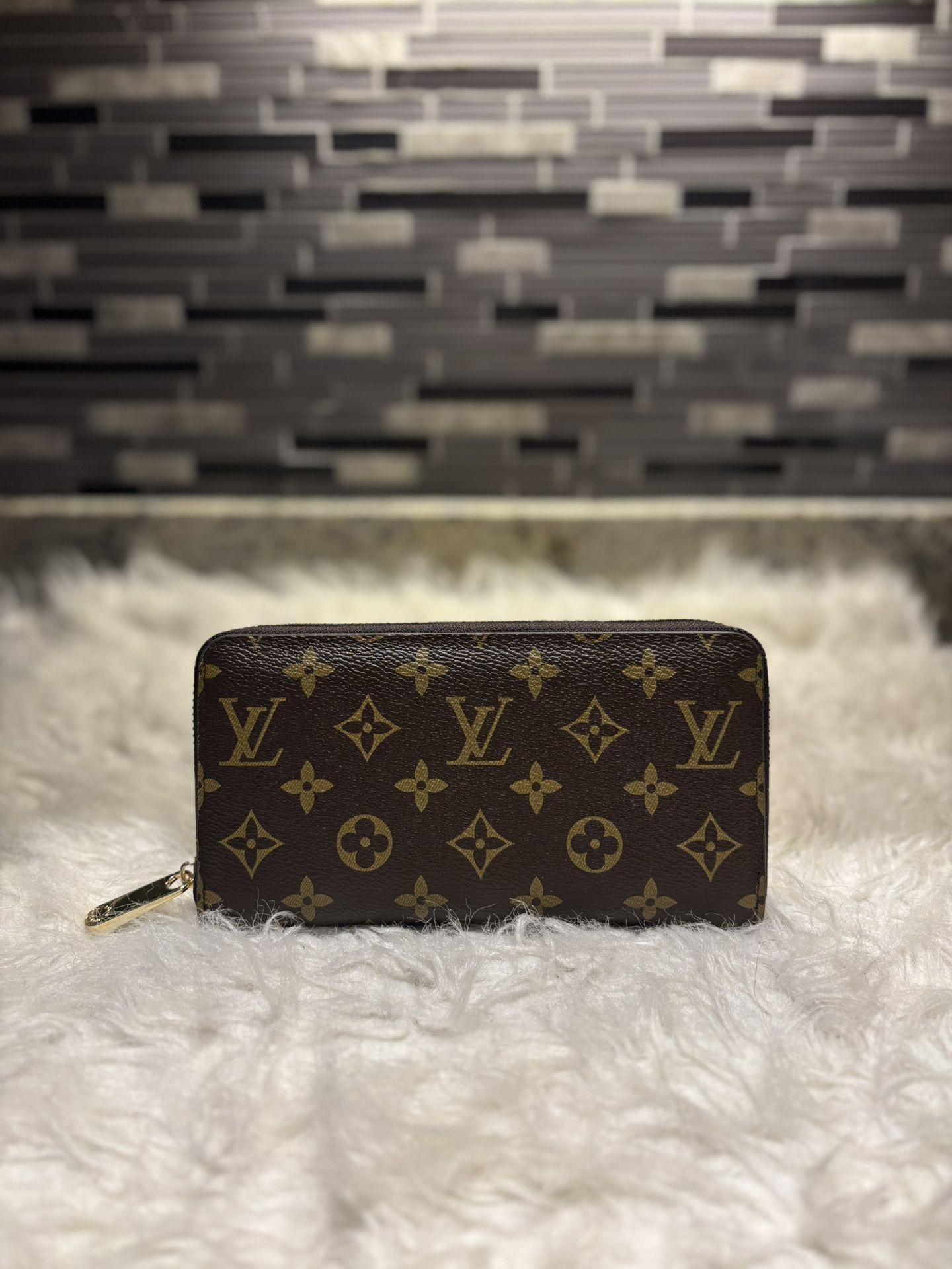 Louis Vuitton zipper Wallet