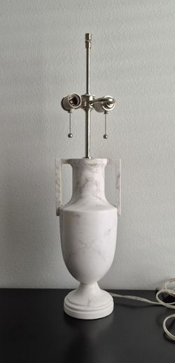 Modern Marble Resin Table Lamp – Sculptural Minimalist with Soul