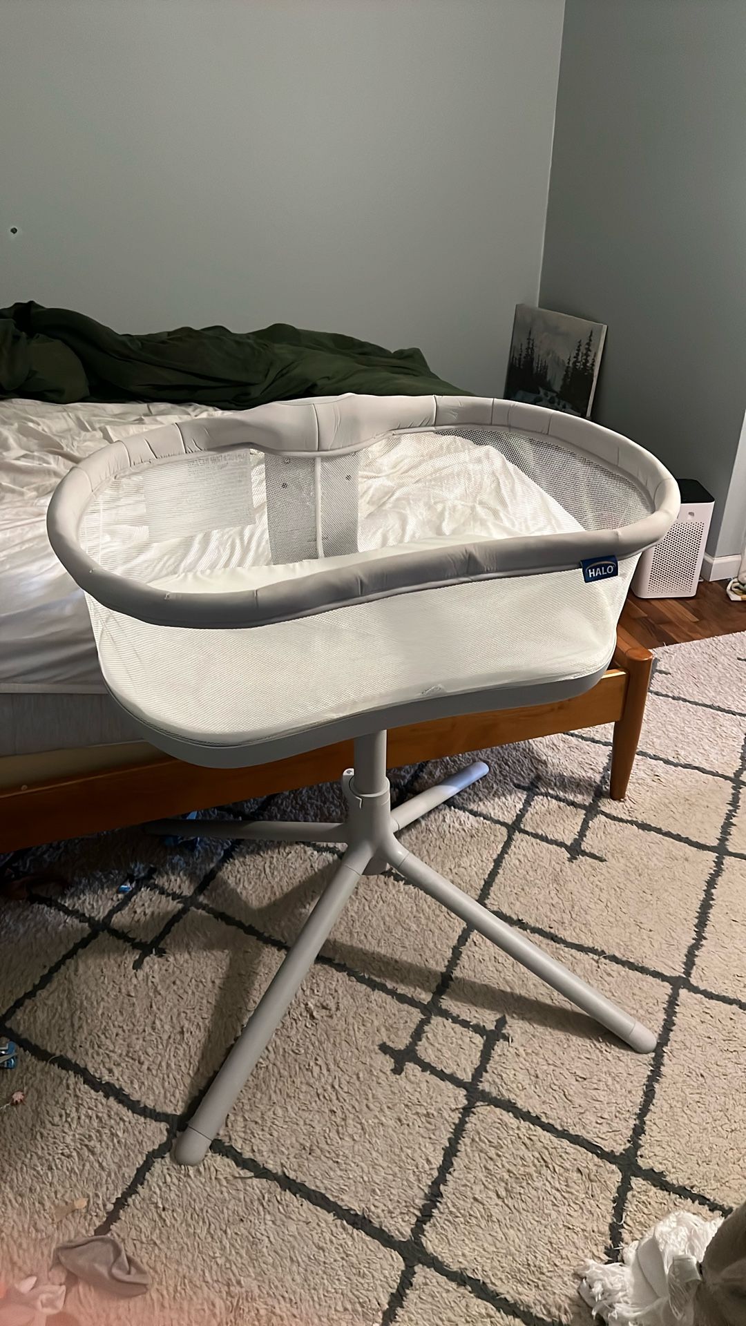 HALO BassiNest Swivel Sleeper 3.0 Baby Bassinet