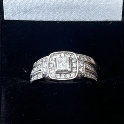 14kt White GOLD DIAMOND RING ……