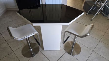 Kitchen Table with Three Stools