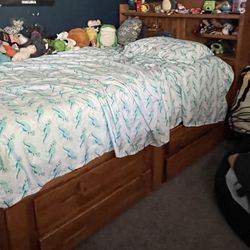 Full Size Bed 