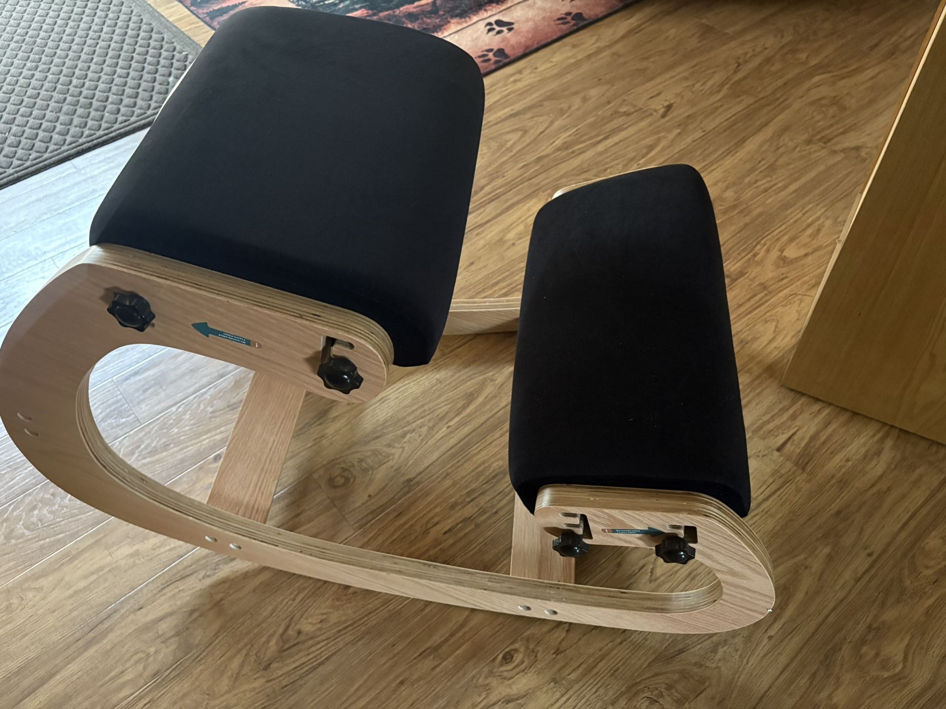 HoeuThien Kneeling Chair,