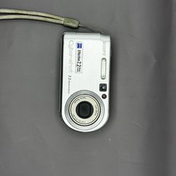 Sony Cyber-Shot DSC-P200 7.2 Megapixels CCD digital Camera