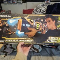 Wowwee Light Strike Assault Striker With Free Vest And 2  Stirke Target