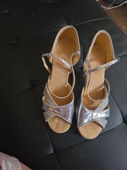 Dance shoe 1 inch 1/2  size 36