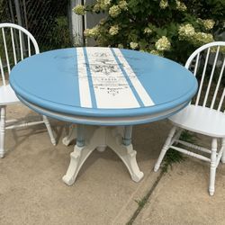 Kitchen / Dining Room Table & 2 chairs 