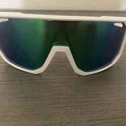 KAPVOE Sport Sunglasses – White Frame, Green Mirror Lens