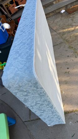 Twin mattress and box spring