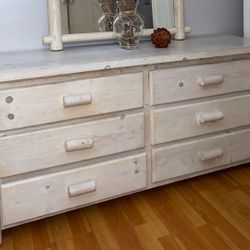 Set Armoire, Dresser with Mirror / Armario y Tocador Con Espejo