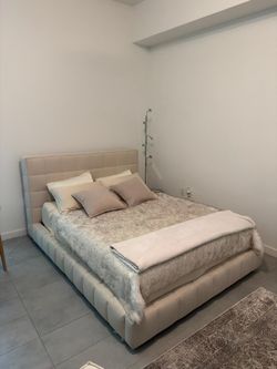 Tompson Bed queen size