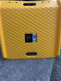 Stalwart Heavy Duty 1000lb Weight Capacity Portable Poly Ramp Yellow