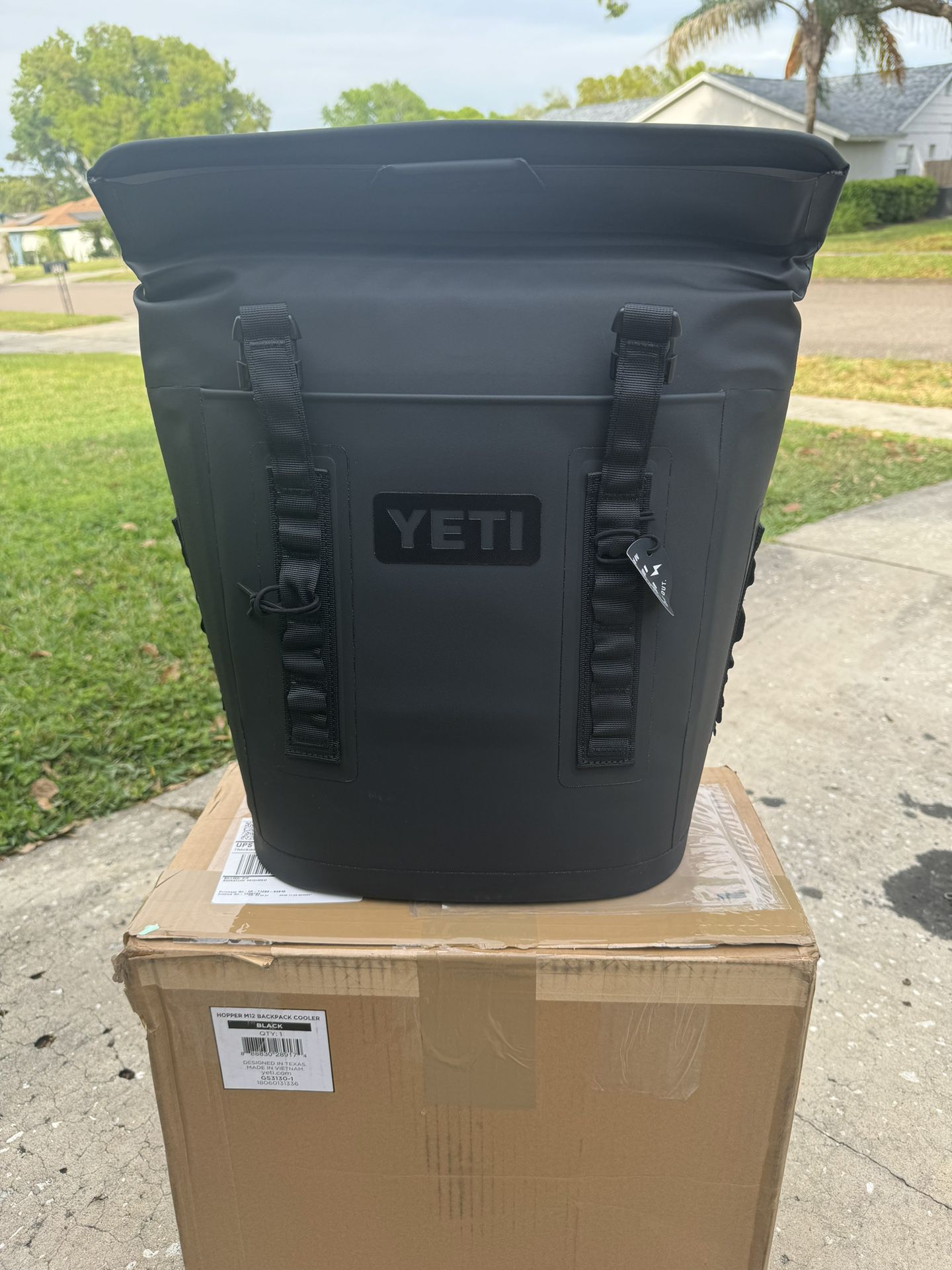 New In Box~ Yeti Hopper M12 Backpack Soft Sided Cooler With MagShield Access~ 2024~ Navy, Charcoal Or HTF Black 