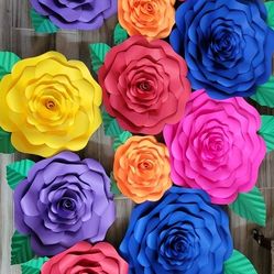 Paper Flowers And Paper Roses. Flores De Papel